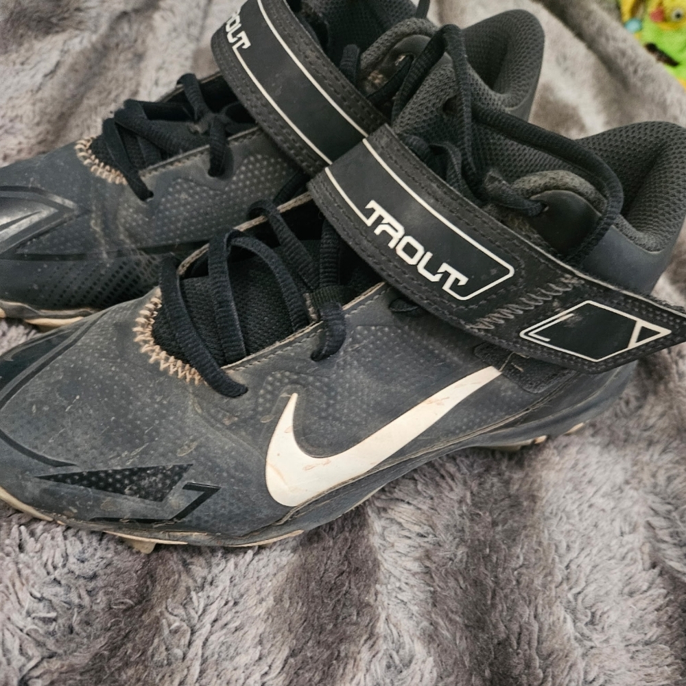 Nike Black and White Athletic Shoes